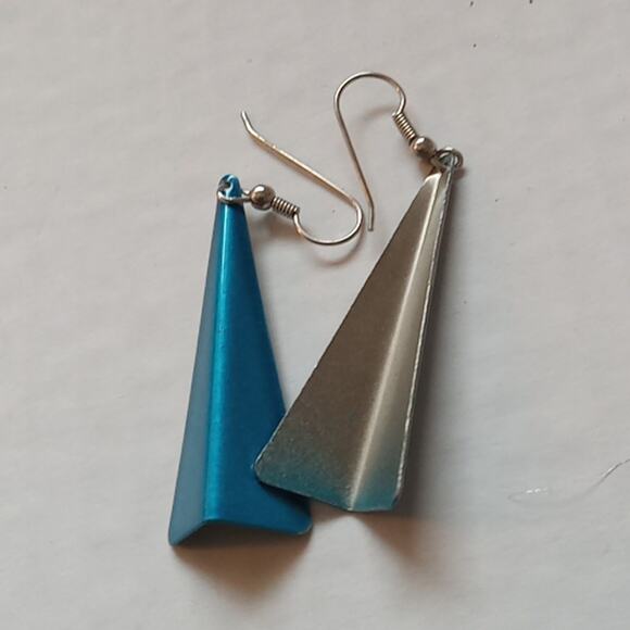 Vintage aqua metal Triangle dangle earrings. - Picture 3 of 4